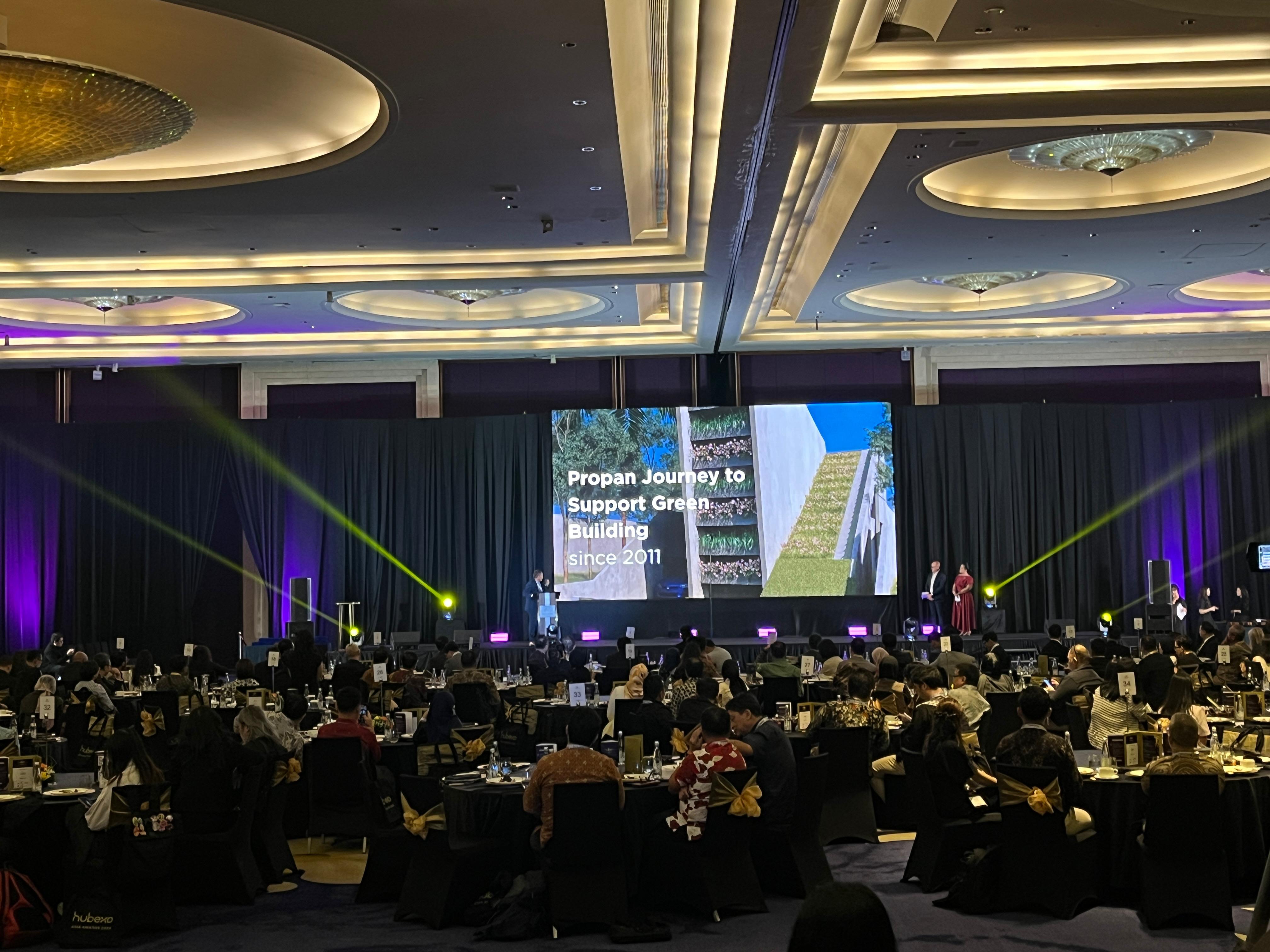 Presentasi Yuwono Imanto pada Hubexo Asia Award 2025
